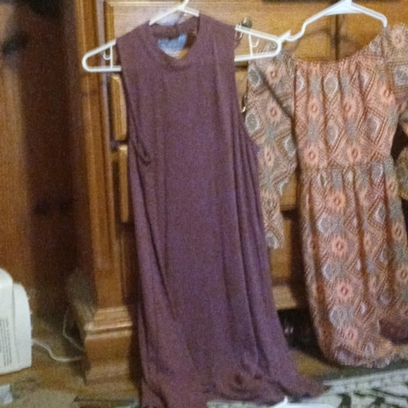 Dresses - Picture 4 of 6